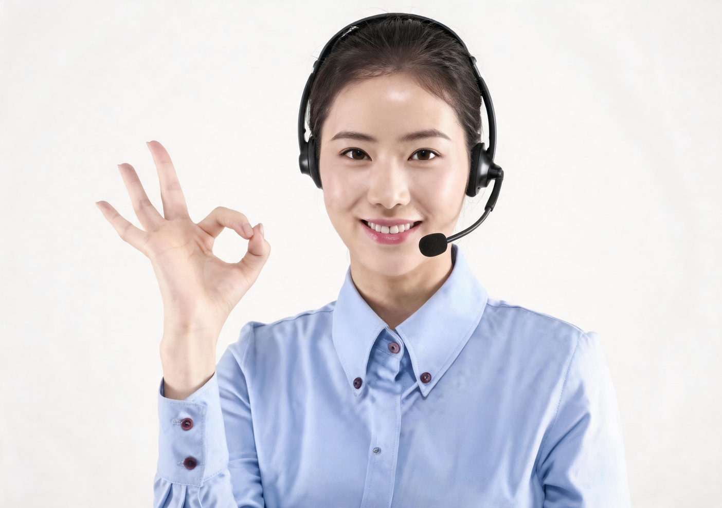 佩戴耳麦的客服人员